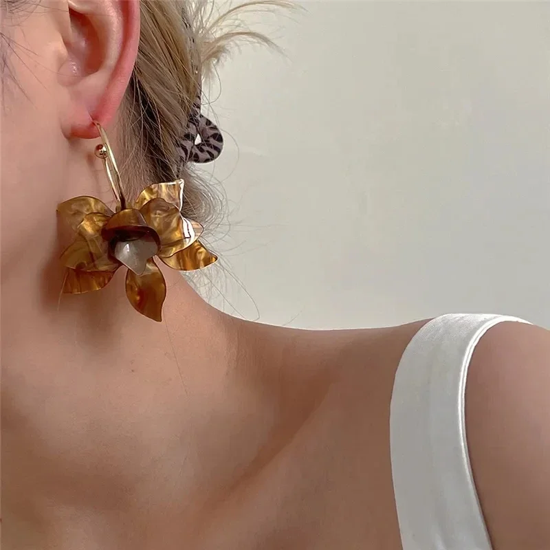 Delicate C Shape Metal White A - огляд і ціна Travel Accessories Inc
