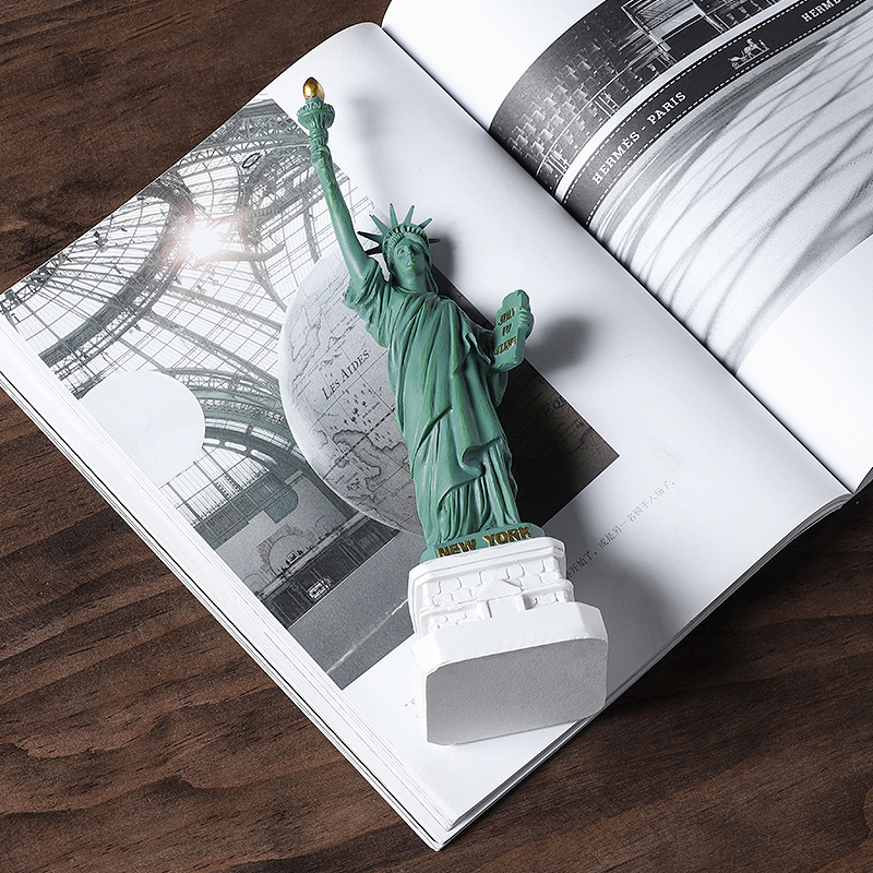 Statue of Liberty Model Office - огляд і ціна Travel Accessories New York
