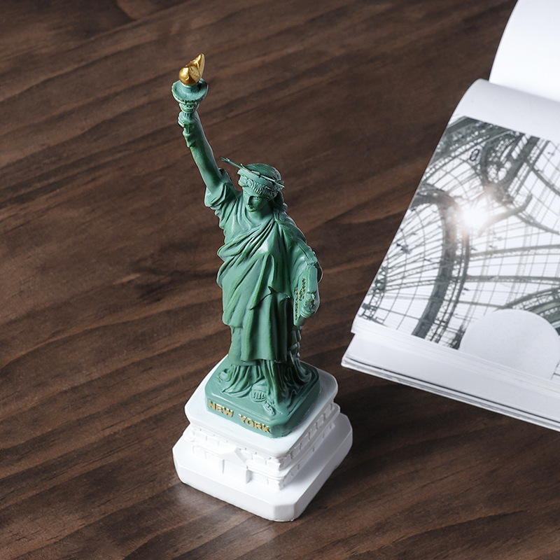 Statue of Liberty Model Office - огляд і ціна Travel Accessories New York
