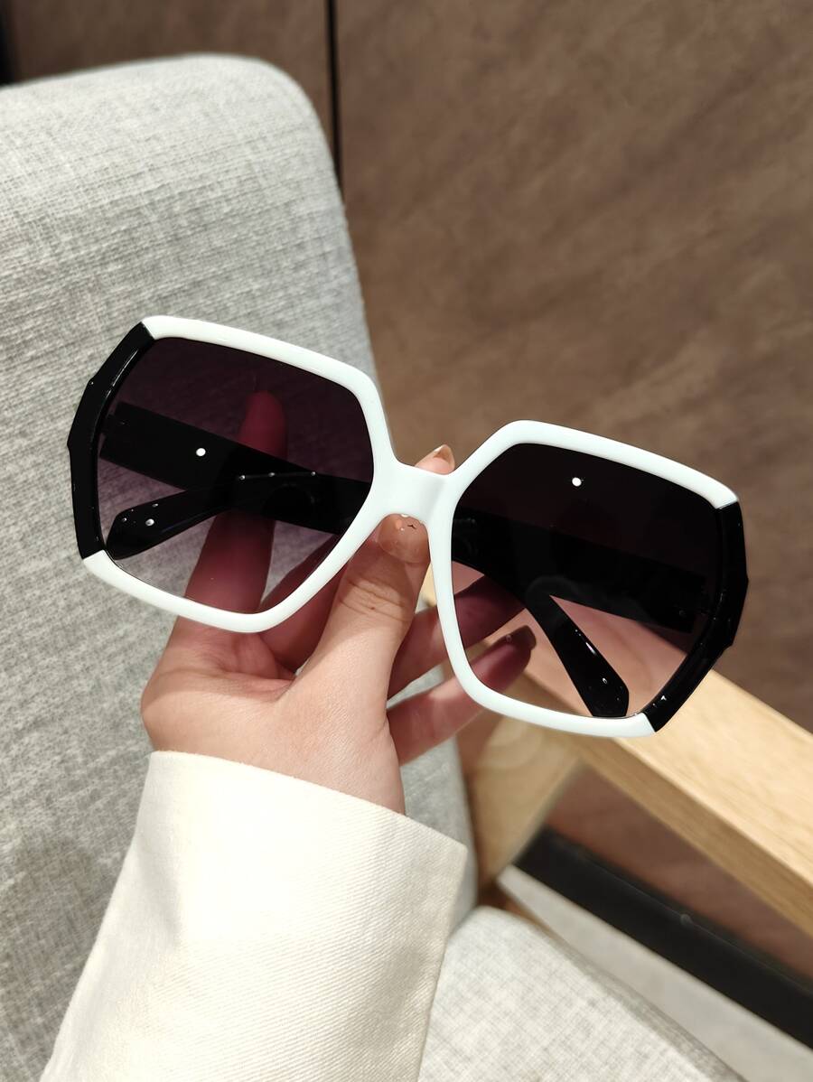 1pc Black And White Geometric  - огляд і ціна Travel Accessories Gifts For Women
